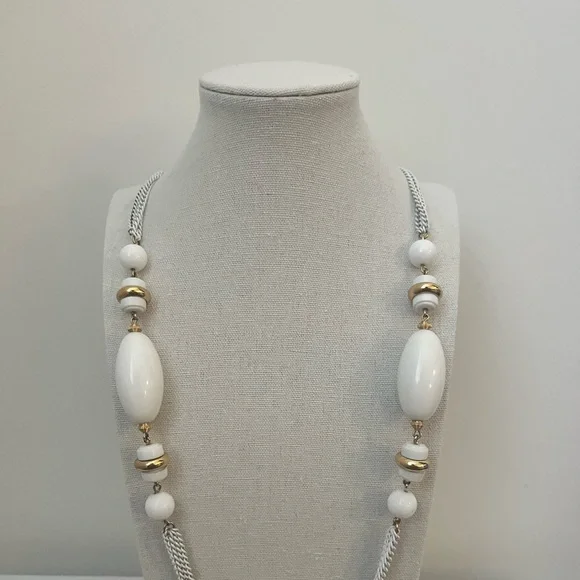 ✨ Vintage Monet Statement Necklace - Picture 4 of 7